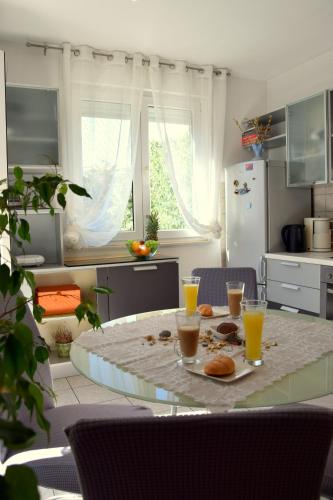 Apartment Marimar, beachfront 1st row