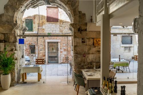 Leonis Restaurant & Rooms, Split