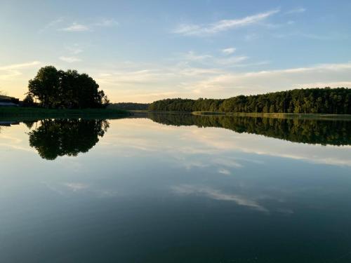 Cisy Resort II-idealny dla gości ze zwierzętami,ogrodzony teren na wyłączność,150 m od jeziora