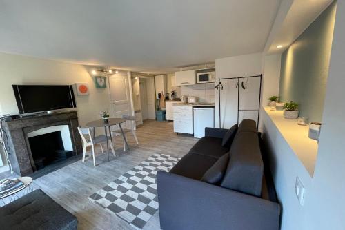 Superb apartment recently renovated warm and well appointed
