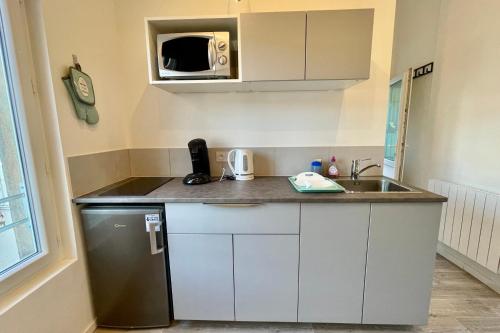 New fully equipped studio near train station