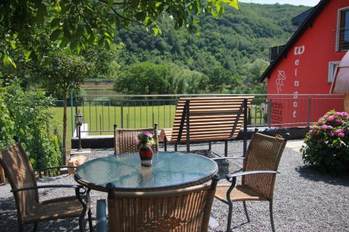 Weingut Schumacher - mit privatem Saunabereich in Sankt Aldegund