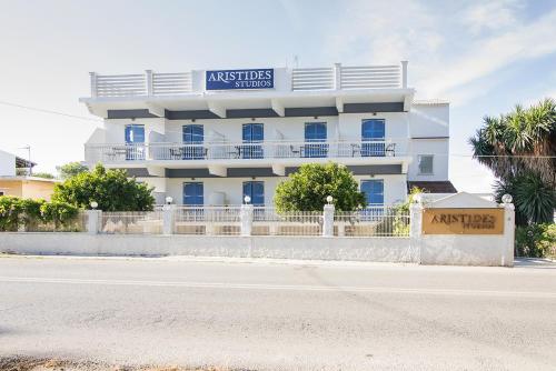 Aristides Studios, Perama
