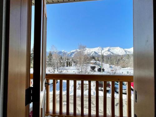 周邊環境, 公園廣場山林小屋 (Park Place Lodge) in 弗尼