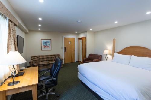 King Room with Mountain View - Non Pet Friendly