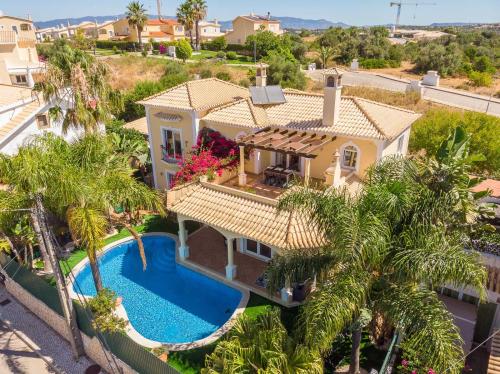 Exterior view, Oasis Tropical, Jardim e Piscina! in Vale da Arrancada