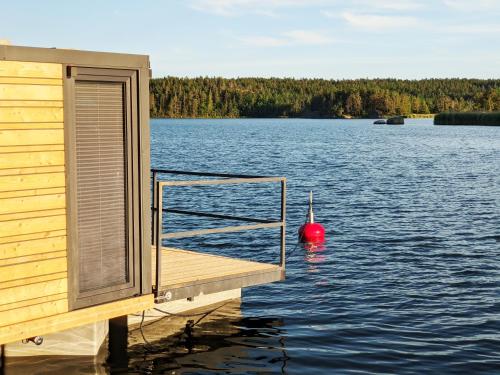 Schwimmendes Haus, freier Blick aufs Wasser im Schärengebiet Blankaholm inkl Boot