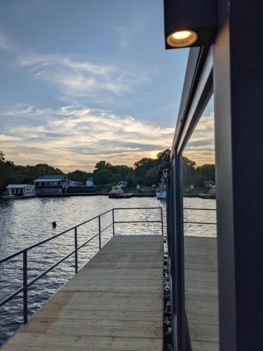 Schwimmendes Haus, freier Blick aufs Wasser im Schärengebiet Blankaholm inkl Boot