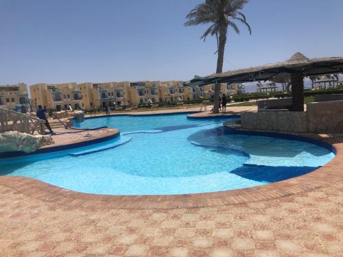 Cozy sunny ground chalet with terrace-Ras Sudr in Ras Sedr