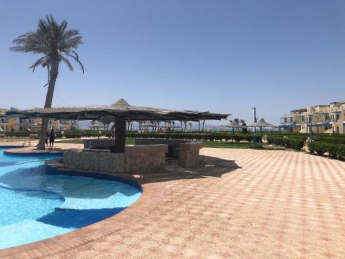 Cozy sunny ground chalet with terrace-Ras Sudr in Ras Sedr