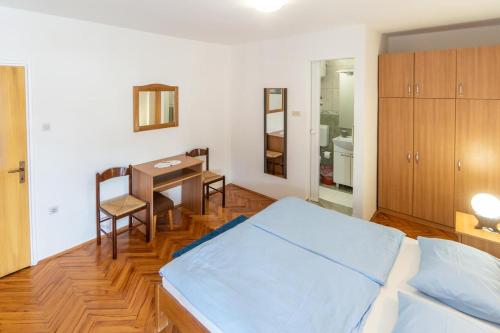 Apartments and rooms by the sea Palit Rab - 5010 - image 4
