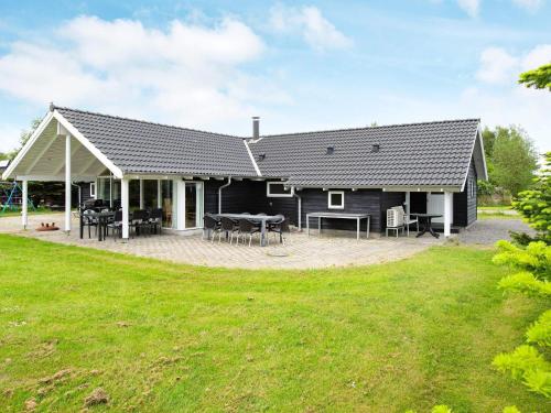  12 person holiday home in V ggerl se in Bøtø By