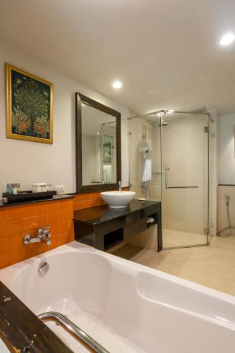 room detail thumbnail 2