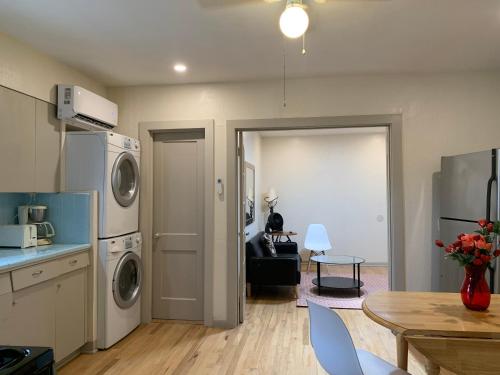 125-#4 Downtown cozy upstairs one bedroom apt in San Antonio, USA