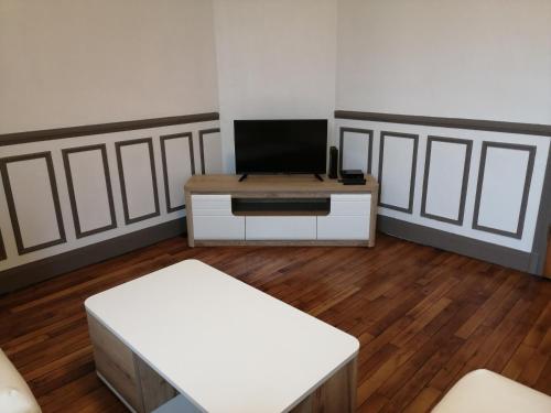 Agréable 2 pièces proche de la Loire (Agreable 2 pieces proche de la Loire) in 拉馬德萊娜