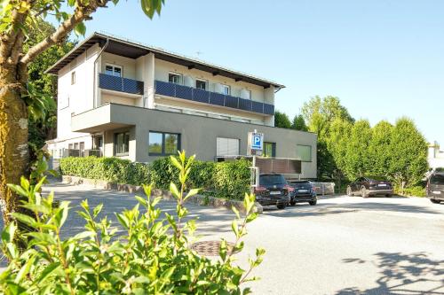 Hotel Velden - 24 Checkin Zimmer im Zentrum – Velden, CA