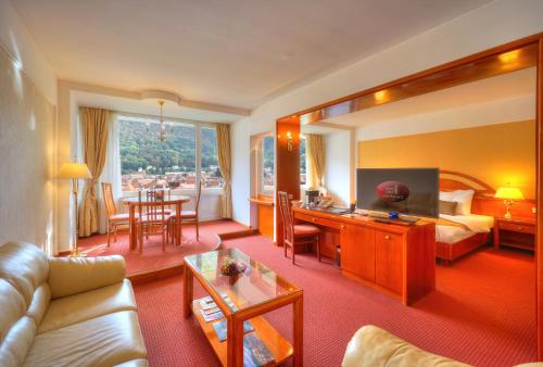 Junior Suite with Spa Access