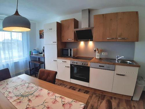 Kitchen, Ferienwohnung Bralu in Dautphe