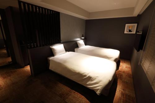 Deluxe Twin Room image 10