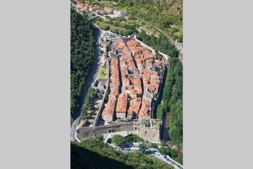 Les Maisons du Conflent, maisons familiales en pierre au coeur des remparts