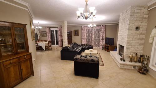 Kasneci Residence Countryside Villa with a pool, Tirana (photo 7)