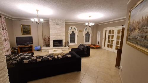 Kasneci Residence Countryside Villa with a pool, Tirana (photo 9)