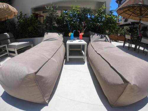 Paradise Hotel & Bar 2