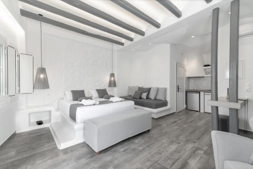 1 king bed, 1 sofa bed