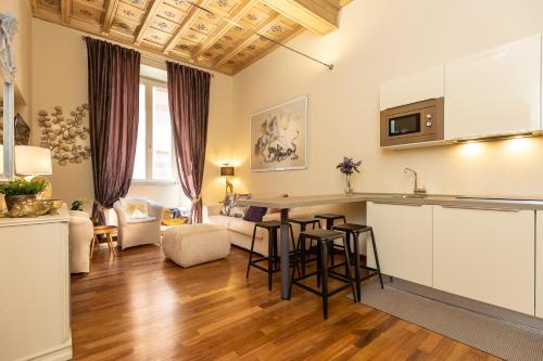 Spanish Steps Exclusive Rental in Rome, Rom