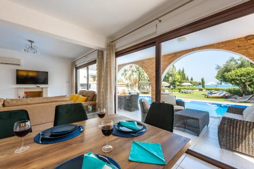 Iekārtas, Sea Front Oceanus H3 by Ezoria Villas in Sotira