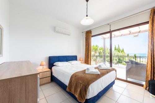 Sea Front Oceanus H3 by Ezoria Villas in Sotira