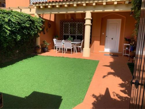  Casa adosada con jardín ideal para veraneo cerca de la playa in El Puerto de Santa María