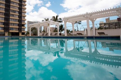 Hawaiian Monarch - Penthouse - Pool & Gym condo - image 2
