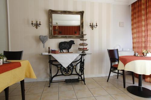 Oprema, Hotel-Pension Achtern Diek in Busum