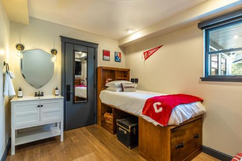 The Dorm Hotel - image 5