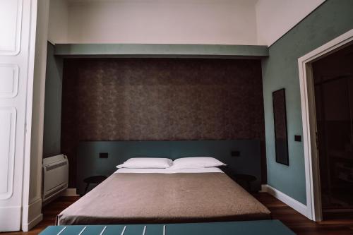 Double or Twin Room with Balcony image 3