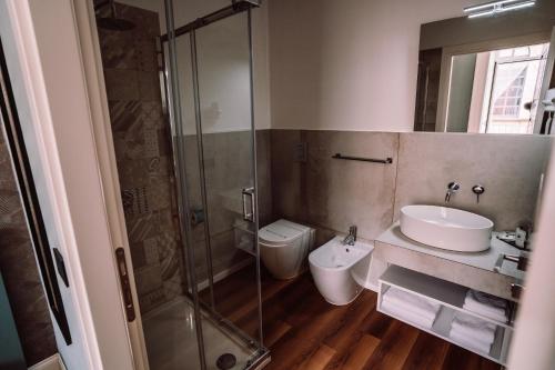 Double or Twin Room with Balcony image 9