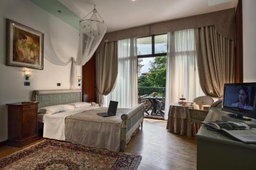 room detail thumbnail 0