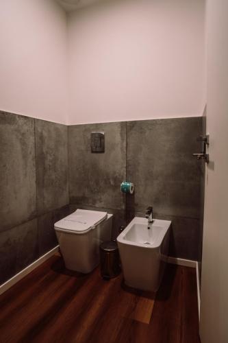Deluxe Double or Twin Room with Balcony image 2