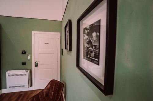 Deluxe Double or Twin Room with Balcony image 7