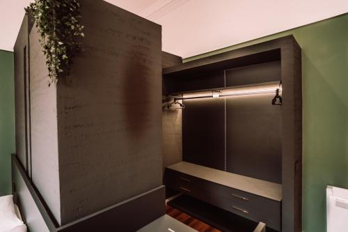 Deluxe Double or Twin Room with Balcony image 3