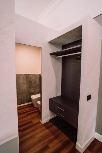 Double Room with Balcony image 6