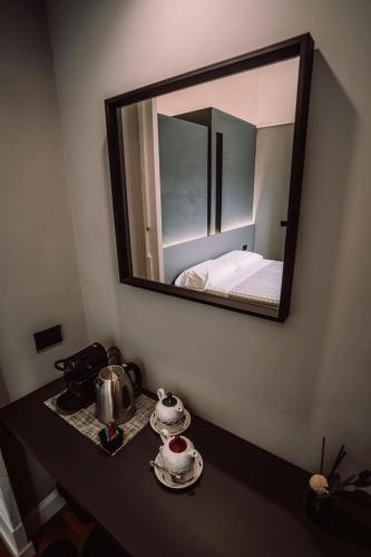 Double Room with Balcony image 7