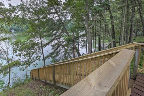 Family-Friendly Getaway with Tainter Lake Access!