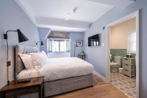 Eight - image 7