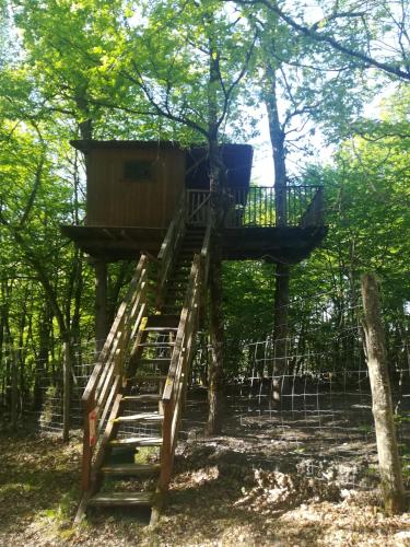 les cabanes des insolites du pignier chambre d'hôte Montmoreau-Saint-Cybard