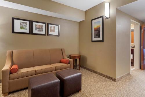 Comfort Suites North Knoxville - image 14