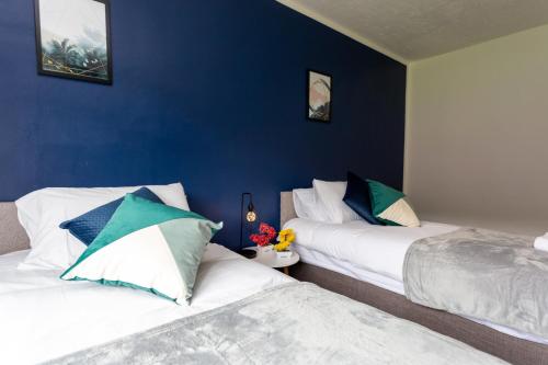 Families & Friends - Beautiful House in the heart of Pembroke Dock & Freshwater West Beach