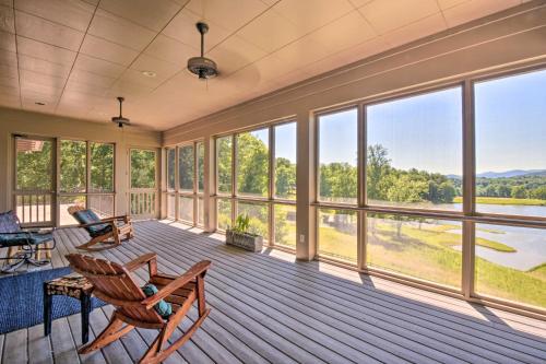 Owls Nest Estate Top Floor with Shared Pool! in Clarkesville, USA