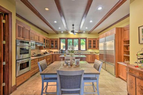 Owls Nest Estate Top Floor with Shared Pool! in Clarkesville, USA